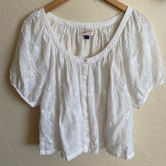 Universal Thread Women’s Floral Embroidered Blouse - Picture 2 of 11